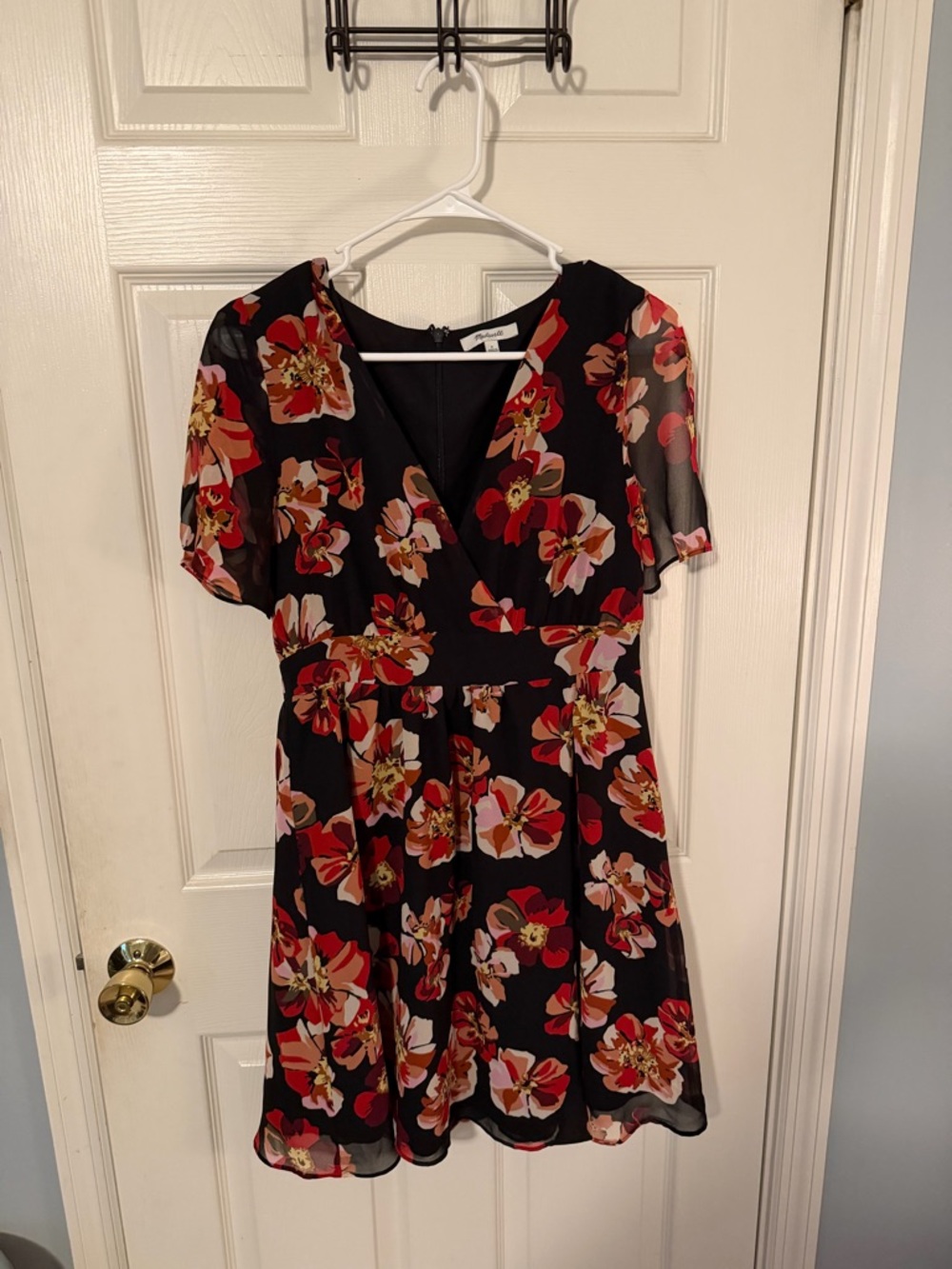 Madewell Black Floral V-Neck Short Sleeve Dress